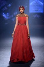 Model walk the ramp for Shantanu Nikhil at India Bridal Week Day 4 on 9th Aug 2015